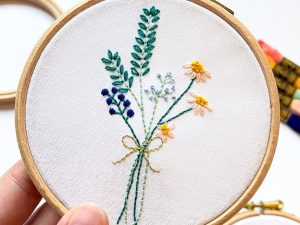 Kit complet de broderie d'un bouquet champêtre